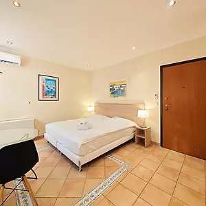 Viva Riviera Commandant Andre Cannes
